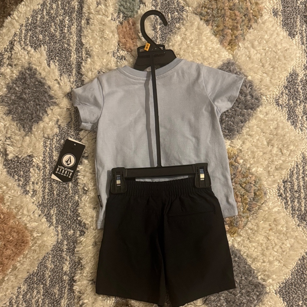 Volcom Set - Picture 2 of 4